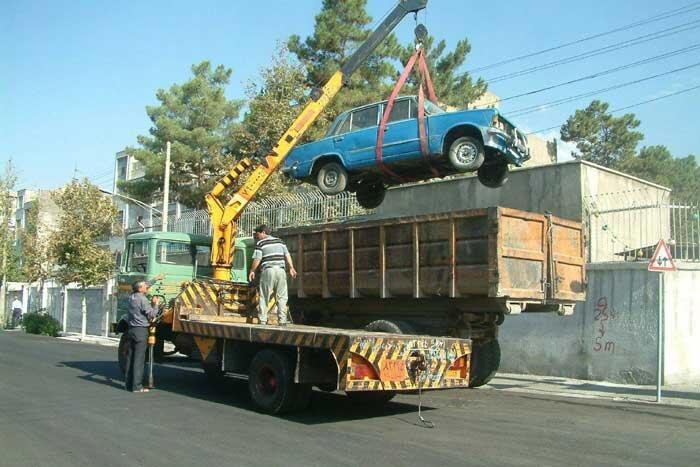 جمع آوری خودروهای اسقاطی از معابر شمال شرق تهران جمع آوری خودروهای اسقاطی از معابر شمال شرق تهران