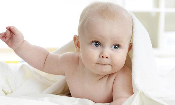 دمای نرمال بدن نوزاد: چه زمانی به دکتر مراجعه کنیم؟