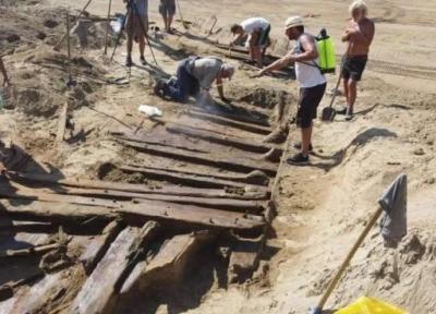 پیدا شدن بقایای یک کشتی باستانی در خشکی، عکس