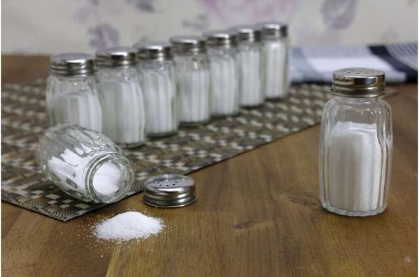 نمک اضافی چگونه به کلیه ها آسیب می زند؟